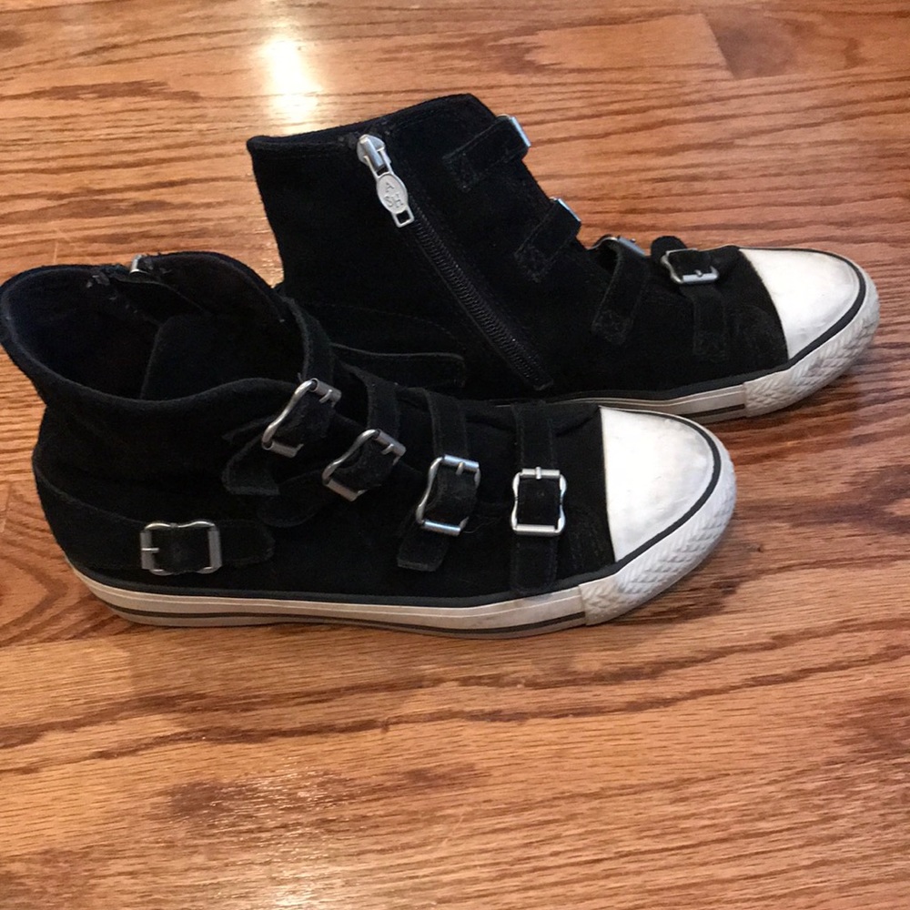 Ladies shoes